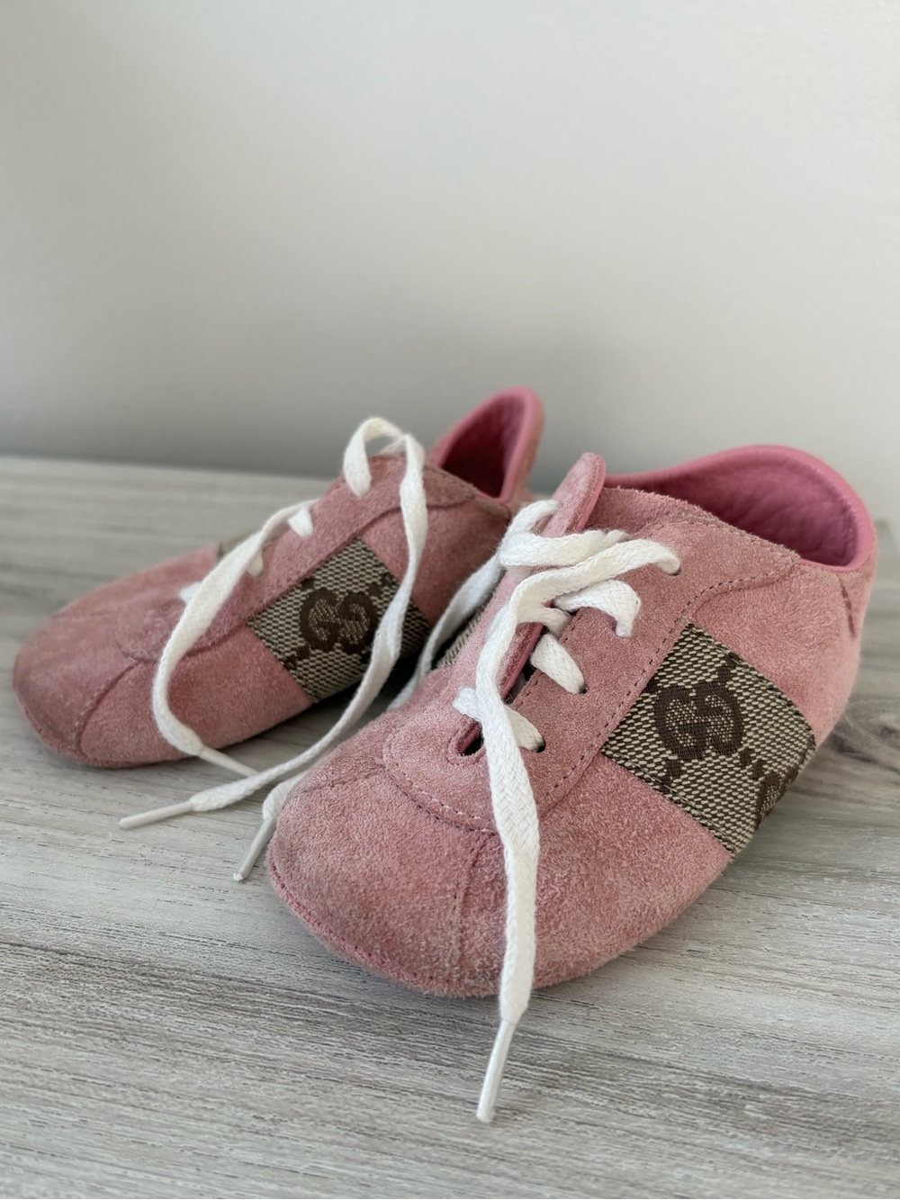 Gucci BABY Suede Lace-Up Sneakers